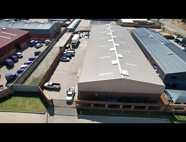 1,300M² WAREHOUSE TO LET IN ALRODE SOUTH